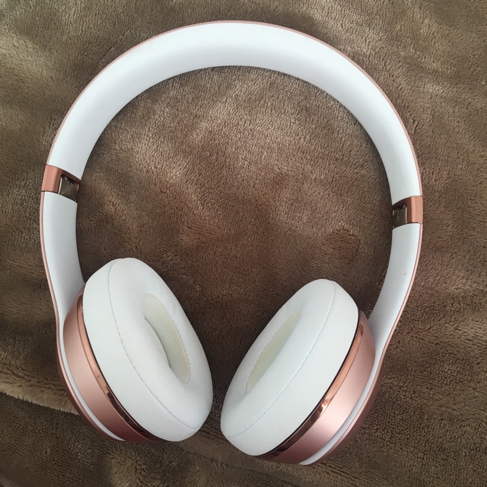 Rose Gold Wireless Beats